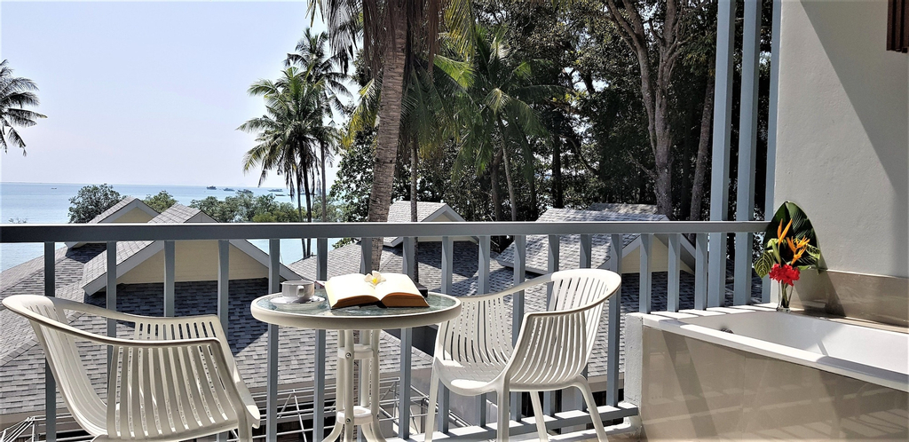 Exterior & Views 3