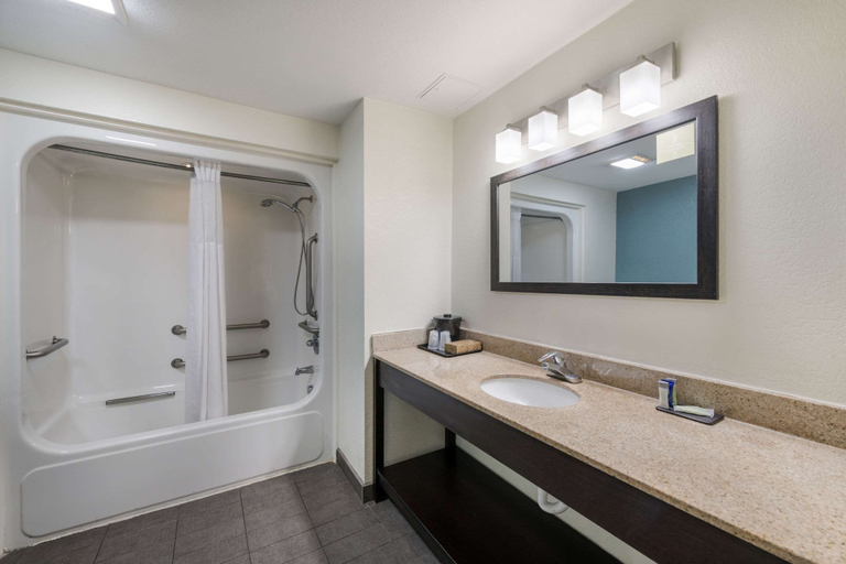 Bathroom 4, Sleep Inn & Suites Chesapeake - Portsmouth, Chesapeake