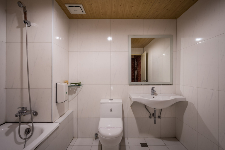 Bathroom 5, Golden Phoenix Hotel, Kaohsiung