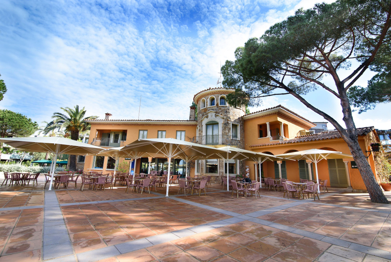 Exterior & Views 2, Aparthotel Ciutat de Palol, Girona
