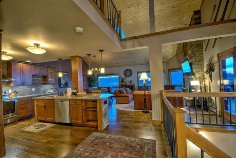 Food & Drinks 5, Churchill Lodge North, Routt