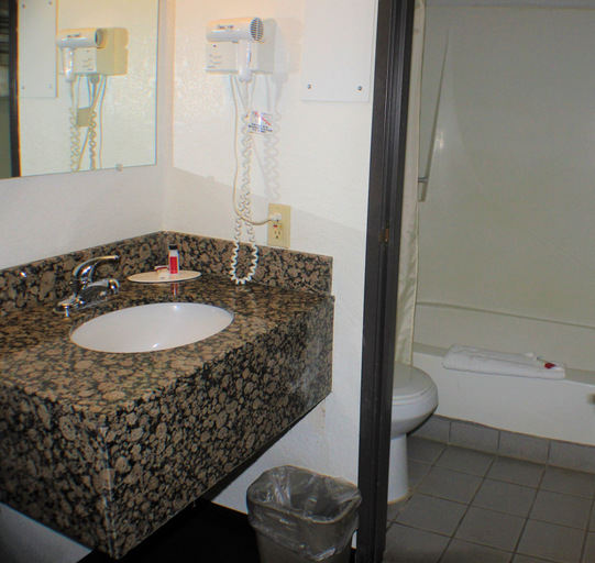 Bathroom 5, Knights Inn Payson, Gila