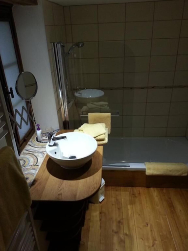Bathroom 5, Moulin Lou Apmay, Lot