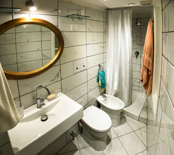 Bathroom 4, Casa Medea, Syracuse