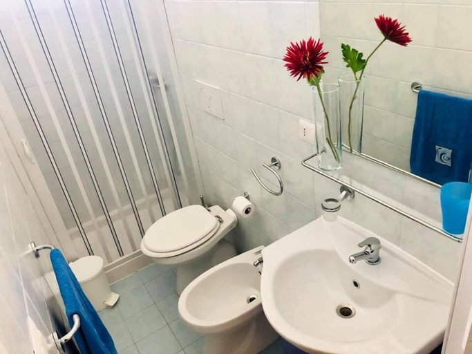 Bathroom 3, Villa Gaudì, Lecce