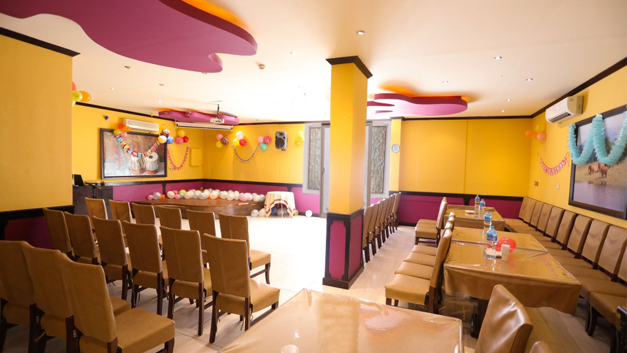 Food & Drinks 5, Itlalat Al Shorouq Hotel, Muttrah