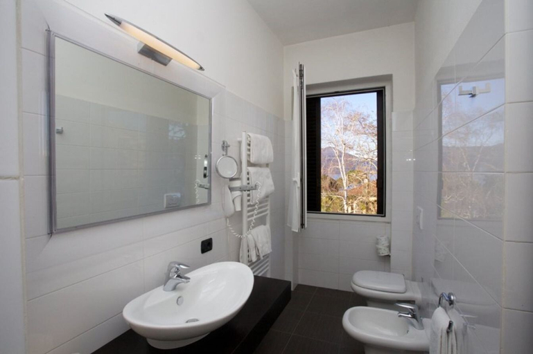 Bathroom, Hotel Lido di Angera, Varese