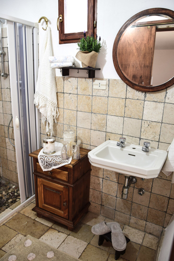 Bathroom, Torre Spierti, Brindisi