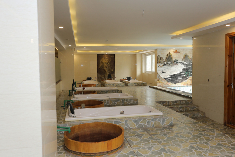 Bathroom 4, Central Phu Hung Hotel, Thanh Hóa City