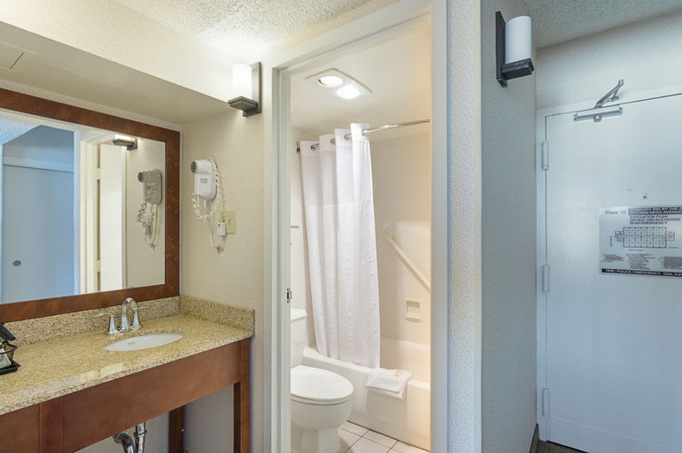 Bathroom 4, Comfort Inn by the Bay, San Francisco