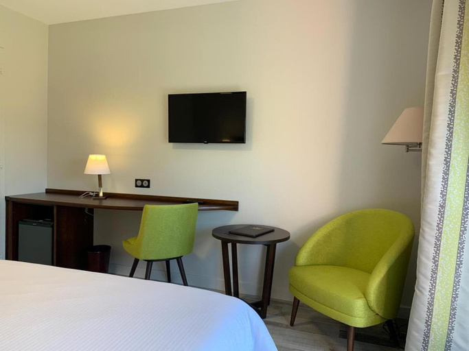 Bedroom 2, Hotel Le Ménestrel, Haut-Rhin