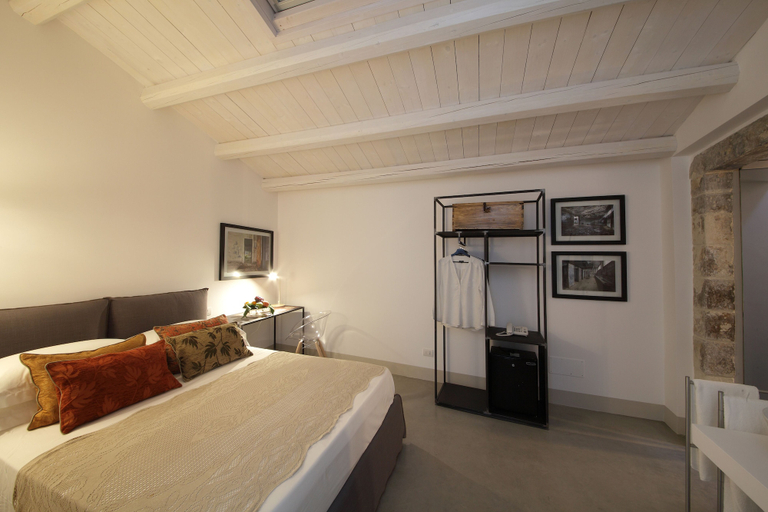 Bedroom 2, Embrace Sicily Guest House, Syracuse