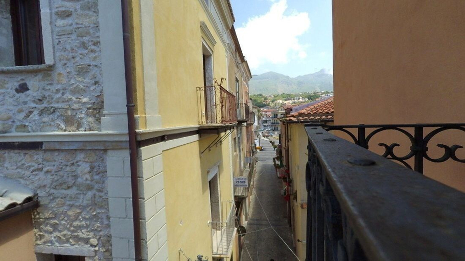 Others 5, Caterina House, Cosenza