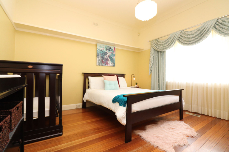 Bedroom 3, Brunswick Renaissance - Rejuvenate Stays, Melbourne