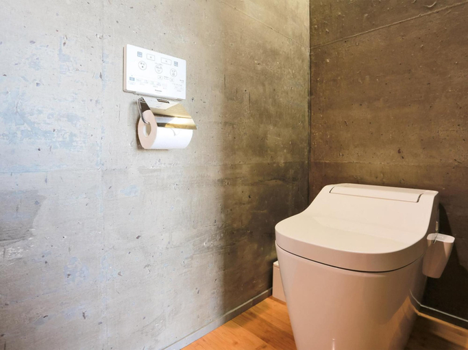 Bathroom 5, Kounosu, Nakijin