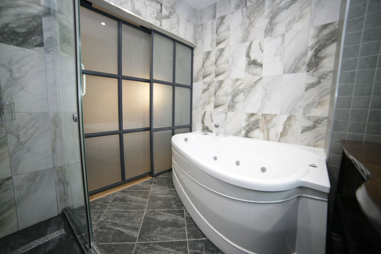 Bathroom 4, Mia Milano Hotel, Western