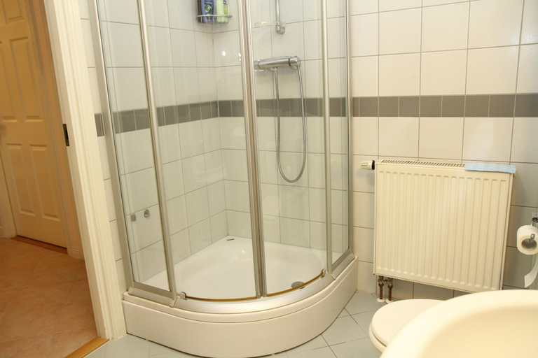Bathroom 2, 270 Pulawska, Warsaw