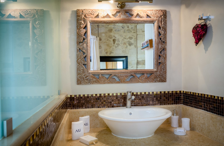 Bathroom 5, Avli Lounge Apartments, Crete