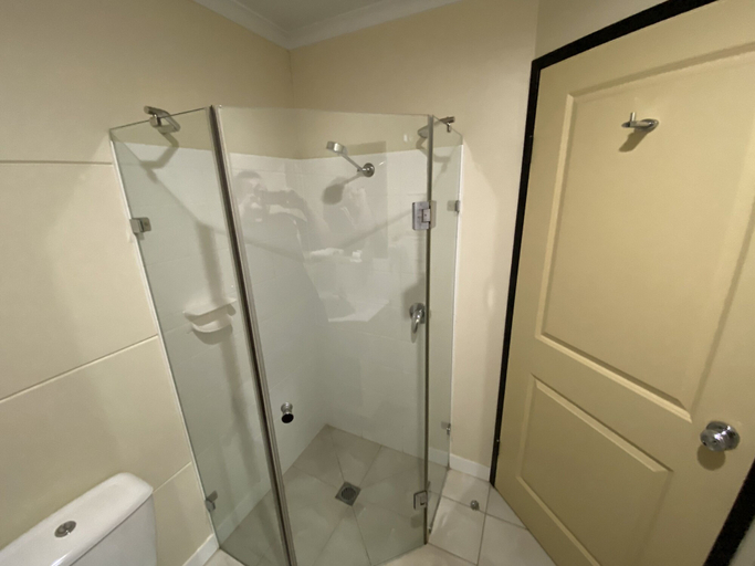 Bathroom 5, Balranald Club Motel, Balranald