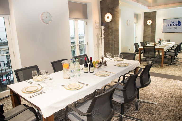Food & Drinks 5, 12 London Street Apartments, London