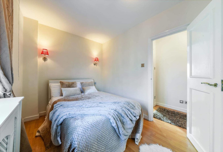 Bedroom 2, Cozy & Stylish Apartment in Chelsea, London