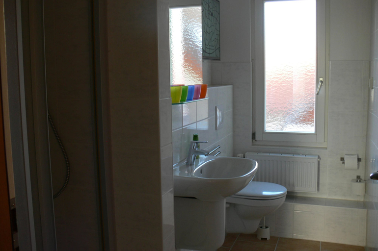 Bathroom 3, Gruppenhaus Rügen Zur Brunnenaue, Vorpommern-Rügen