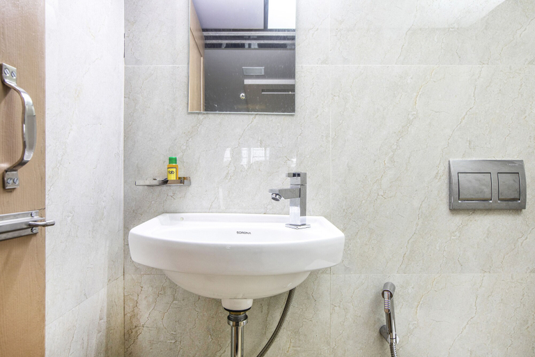 Bathroom 5, FabHotel Silver Lake, Mumbai Suburban