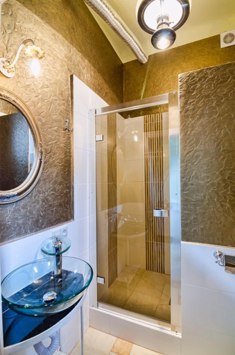 Bathroom, Apartment Valovaya 21b, L'vivs'ka