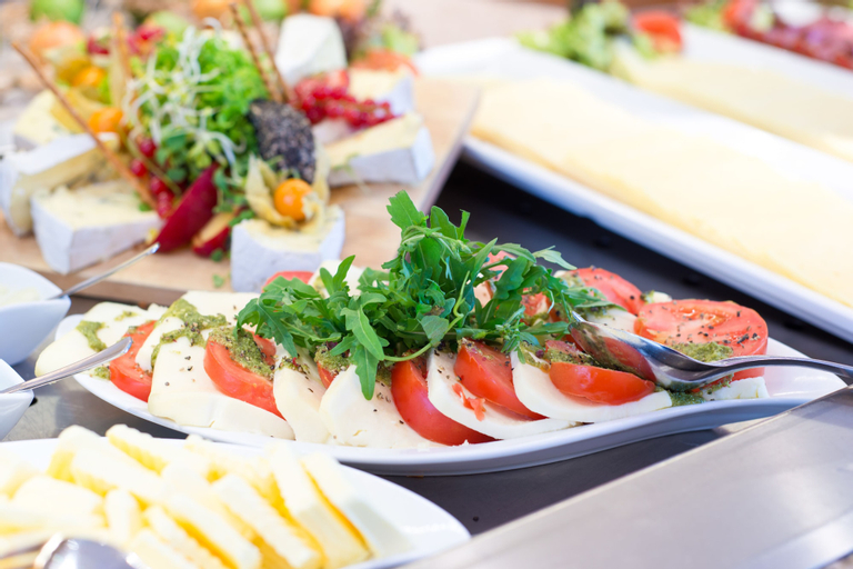 Food & Drinks 9