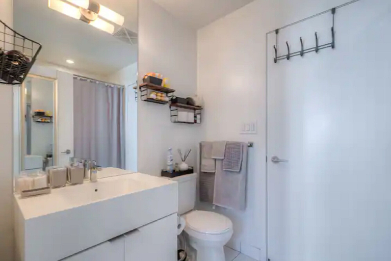 Bathroom 3, Waterfront Boutique Suites, Toronto