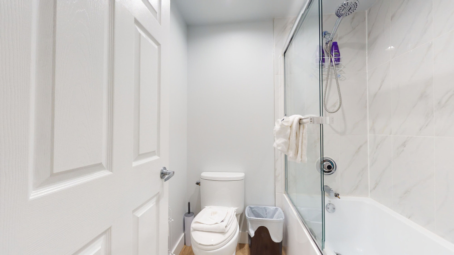Bathroom 4, Ironwoods Blueberry Hill by Whistler VR, Squamish-Lillooet