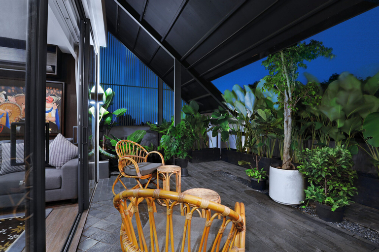 Exterior & Views 26