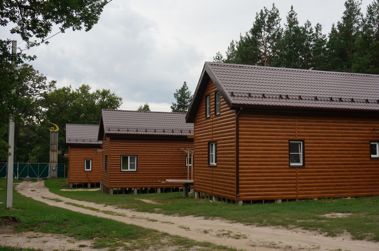 Exterior & Views