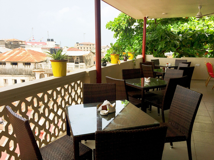 Food & Drinks 4, Red Sun Hotel, Mjini