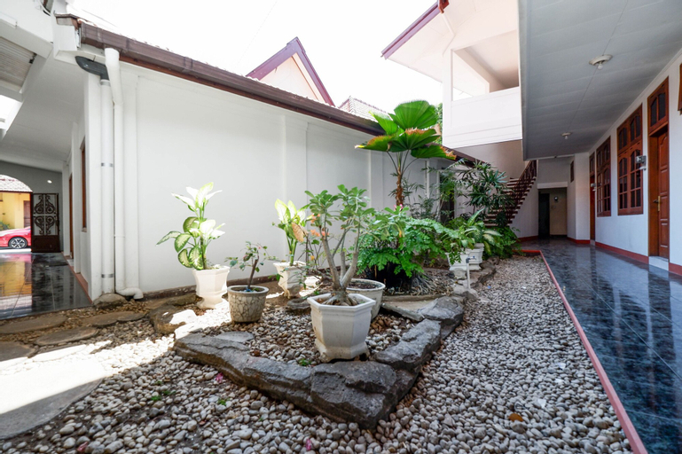 Exterior & Views 2, OYO 1644 Hotel Griya Kencana, Solo