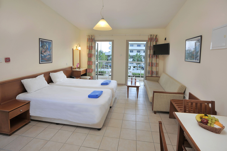 Bedroom 3, Nissiana Hotel