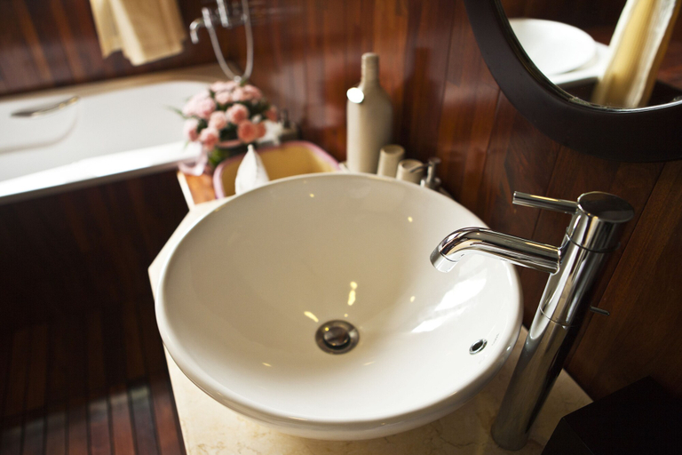 Bathroom 4, Legend Halong Private Cruise, Hạ Long
