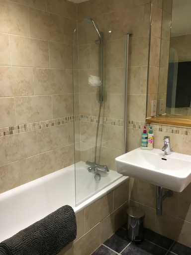 Bathroom, Toothbrush Apartments - Ipswich Waterfront - Regatta Quay, Suffolk