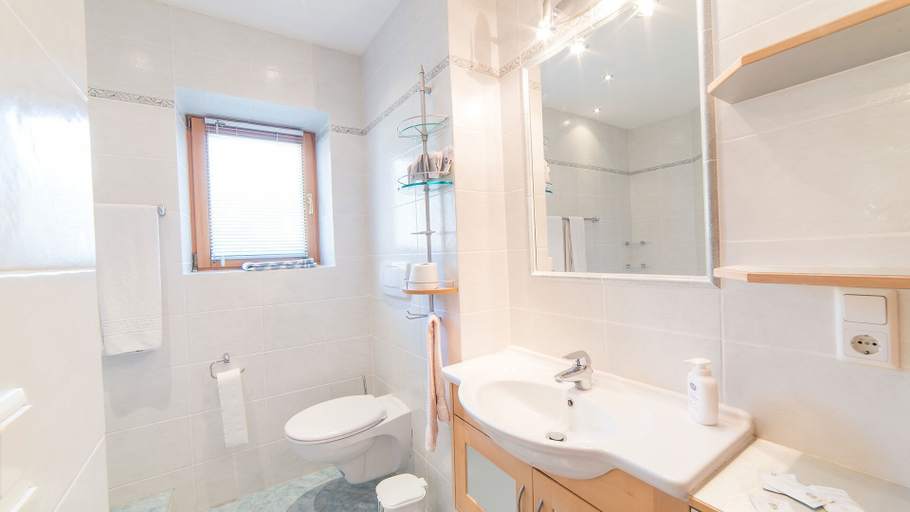 Bathroom 4, Pension Sprenger, Bolzano