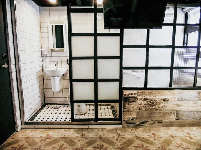 Bathroom 5, You Worth Inn, Hualien