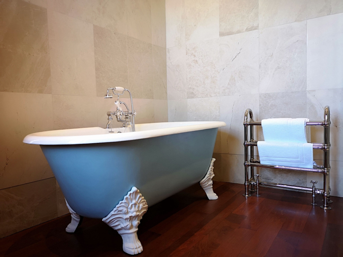 Bathroom 3, Cleatham Hall, North Lincolnshire