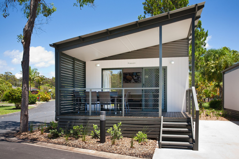 Exterior & Views 8