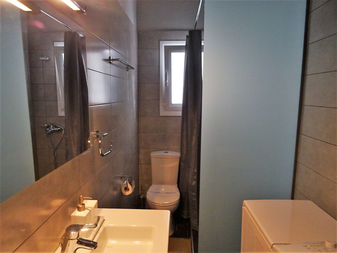 Bathroom, Chic Central Apt In Evangelismos Metro, Attica