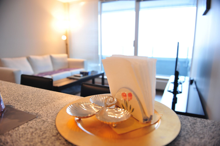 Food & Drinks 5, Brand New 1bdr 1den Condo in Vancouver, Greater Vancouver