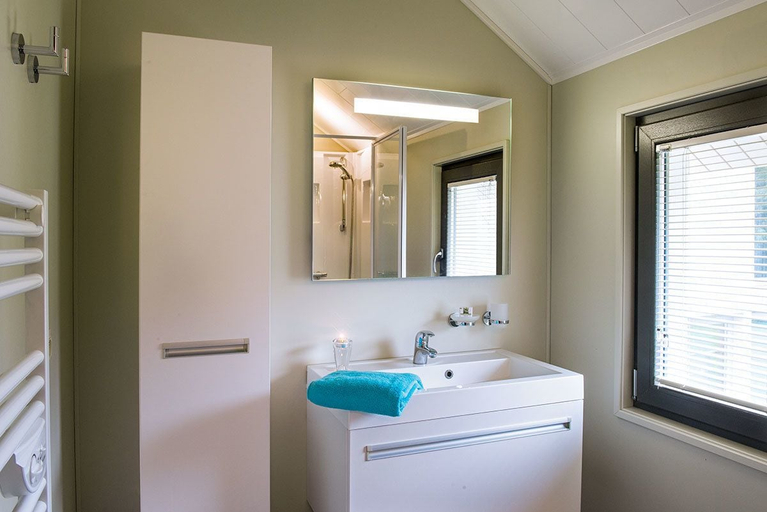Bathroom 3, Golden Lakes Village, Hainaut