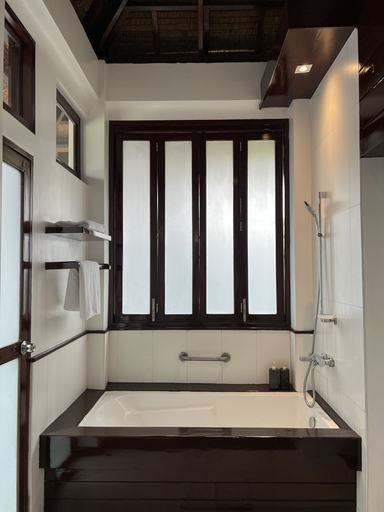 Bathroom 5, Isla Cabana Resort, General Luna