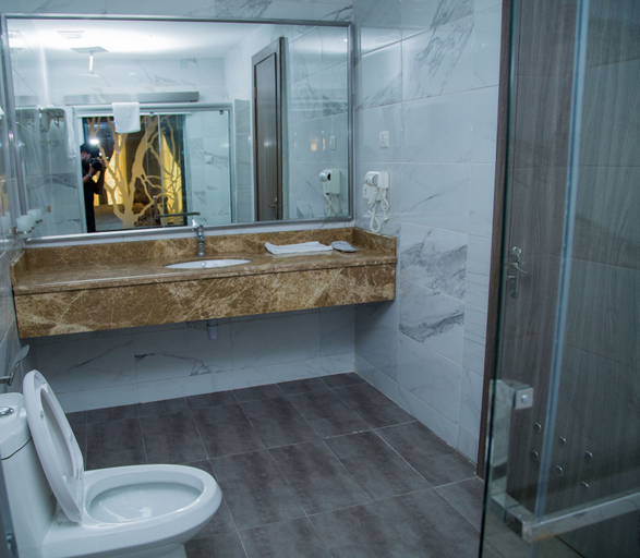 Bathroom 3, Maxbe Continental Hotel, Enugu North