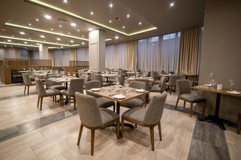 Food & Drinks 5, Mayfair Hotel, O.R.Tambo