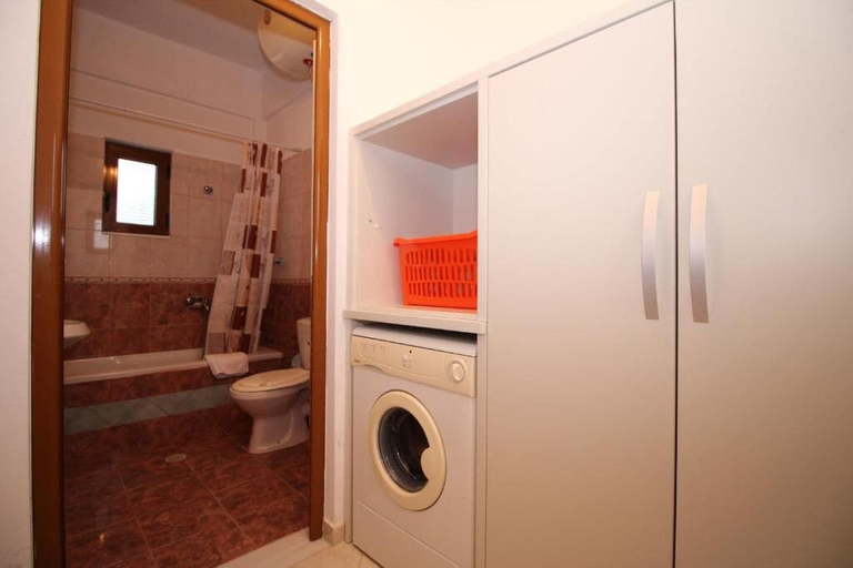 Bathroom 4, Vila Landi, Sarandës