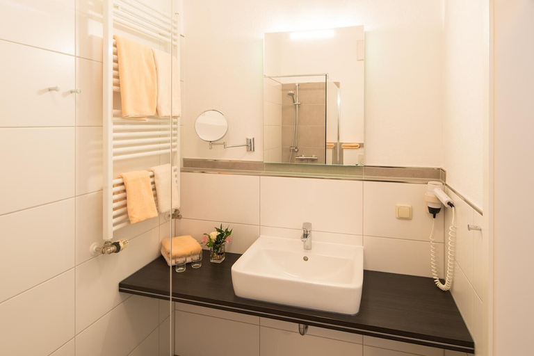 Bathroom 5, Waldhotel Wiesemann, Waldeck-Frankenberg